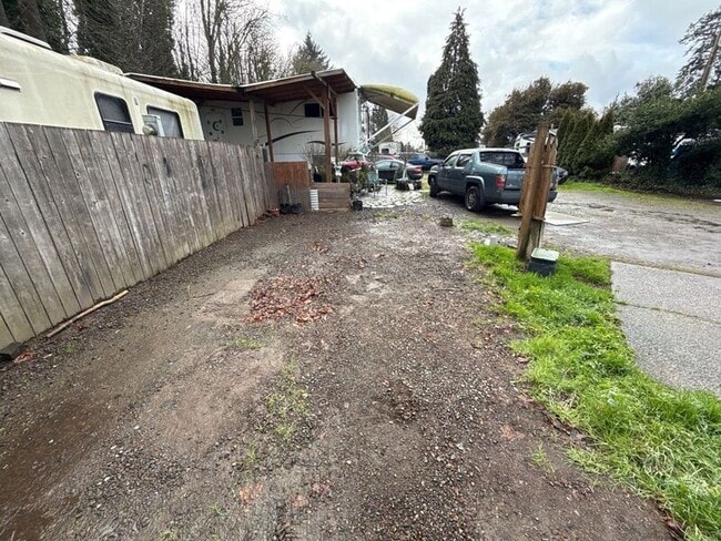 Building Photo - 3010 Phyllis St NE