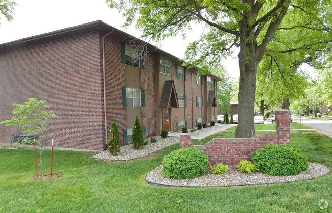 Exterior - Village Gardens Apartments