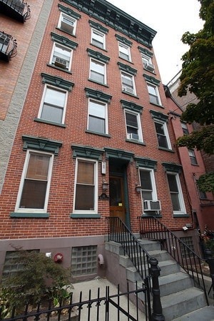 Building Photo - 218 Willow Ave