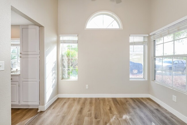 Foto del edificio - 2043 Angel Falls Dr