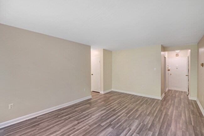 Foto del edificio - 4201 Cathedral Ave NW