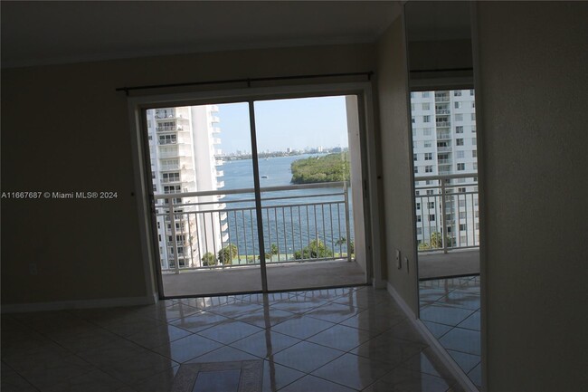 Foto del edificio - 400 Kings Point Dr