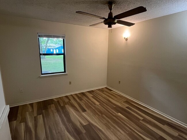 Building Photo - 1506 N Nashville Ave