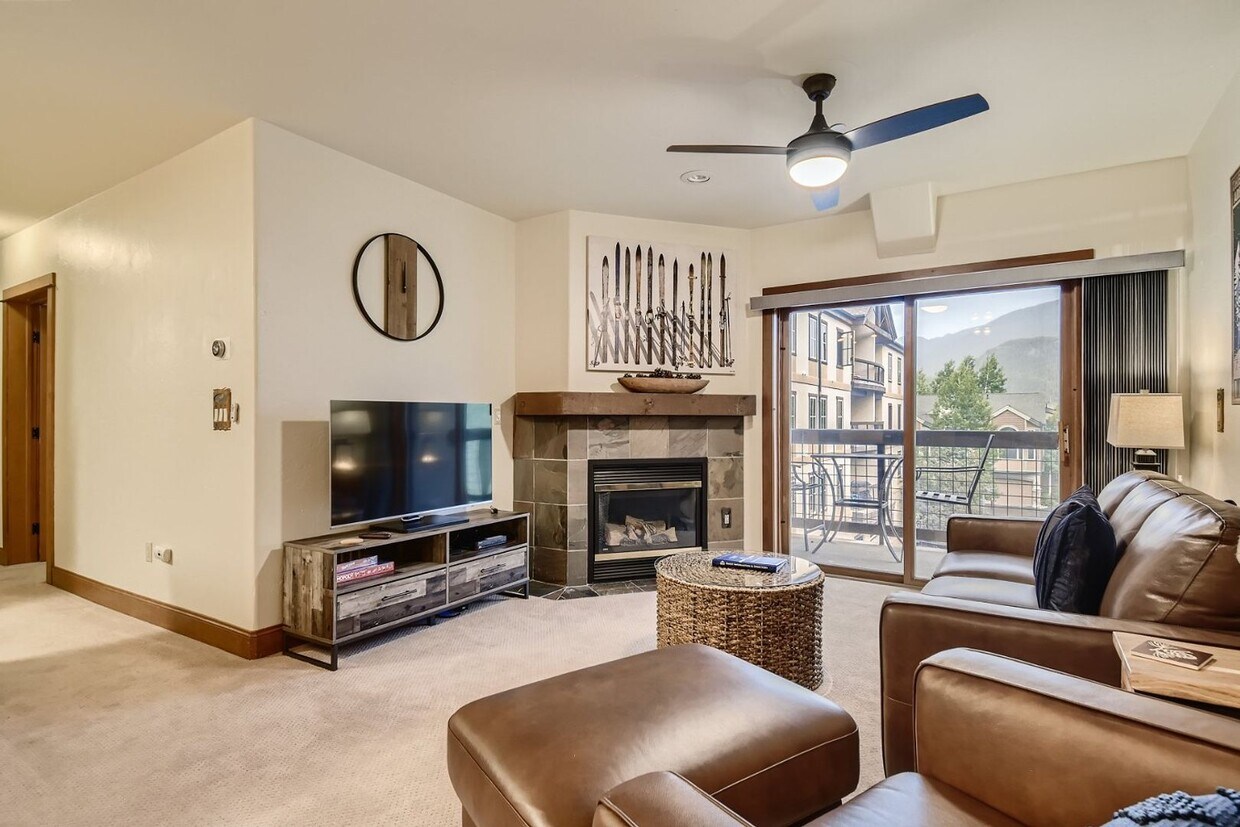 Primary Photo - Evolve Real Estate: Fully Furnished Stylis...