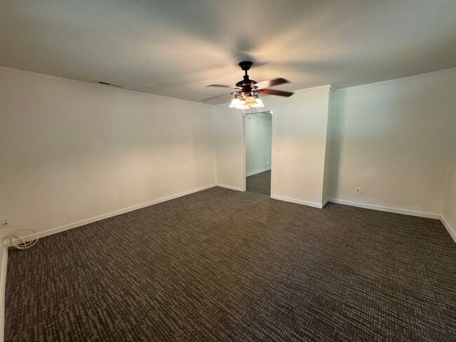 Building Photo - 3/2 House with bonus room in Armuchee $1,195