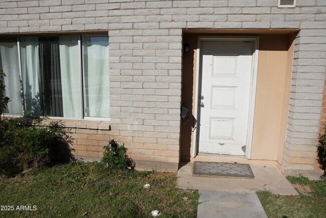 Building Photo - 4501 S Mill Ave