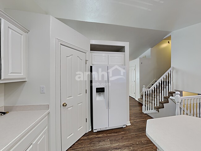 Building Photo - 896 N 1110 W