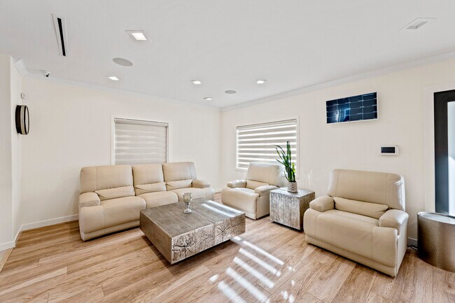 Foto del edificio - 2305 E Glenoaks Blvd