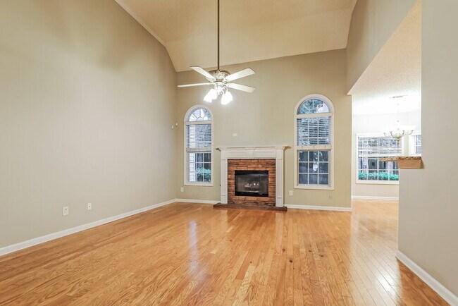 Foto del edificio - 329 Westhill Dr