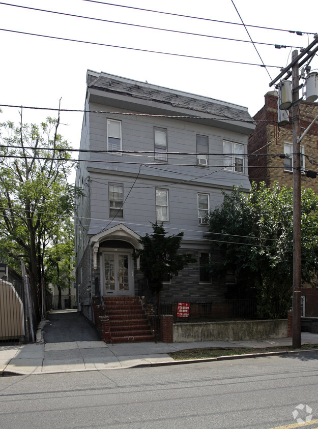 Primary Photo - 140 Clinton Pl