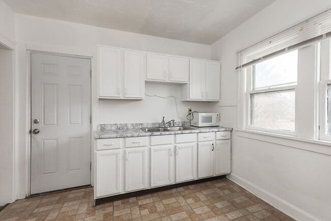 Building Photo - 3333 Desota Ave