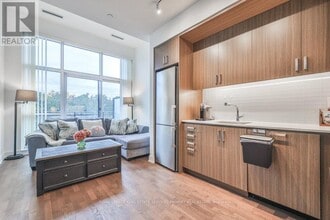 Building Photo - 1575 Lakeshore Rd W