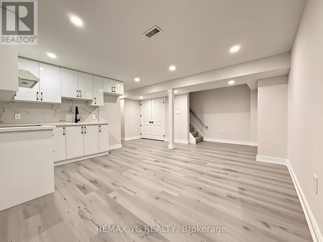 Building Photo - 402 Handley Crescent