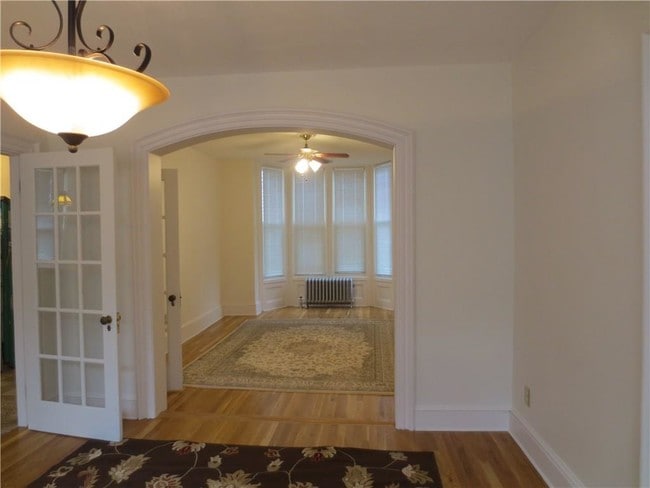 Building Photo - 557 Park Ave