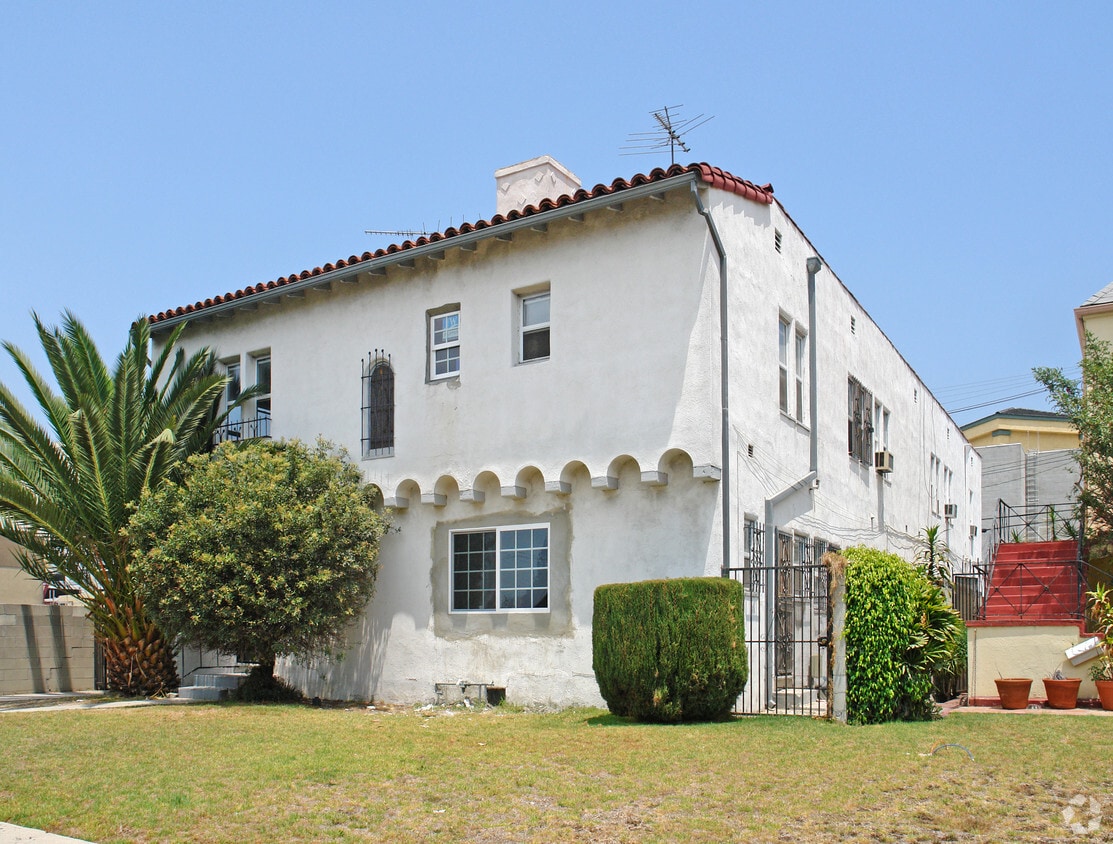 Primary Photo - 8457 Blackburn Ave