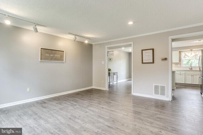 Foto del edificio - 5420 King Arthur Cir