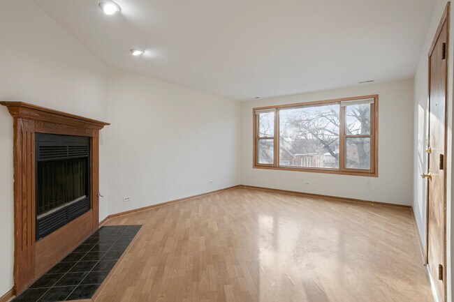 Building Photo - 1019 S Oakley Blvd