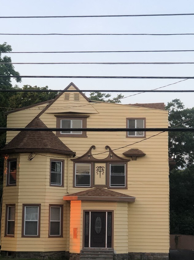 Primary Photo - 208 Main St