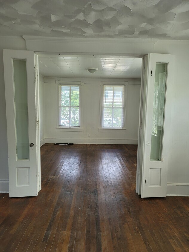 3rd bdrm/ living space - 702 Hamilton Ave