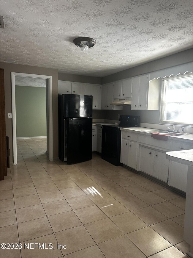 Building Photo - 472 Tara Ln