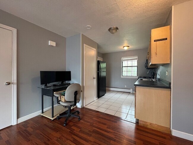 Foto del edificio - 549 Russell Rd