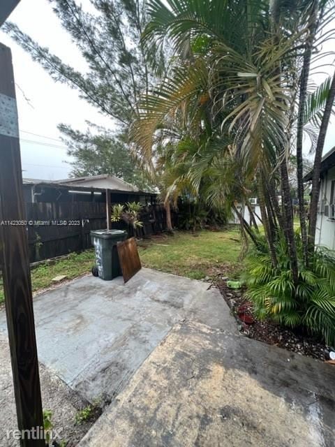 Building Photo - 2 br, 1 bath Duplex - 4265 SW 51st St