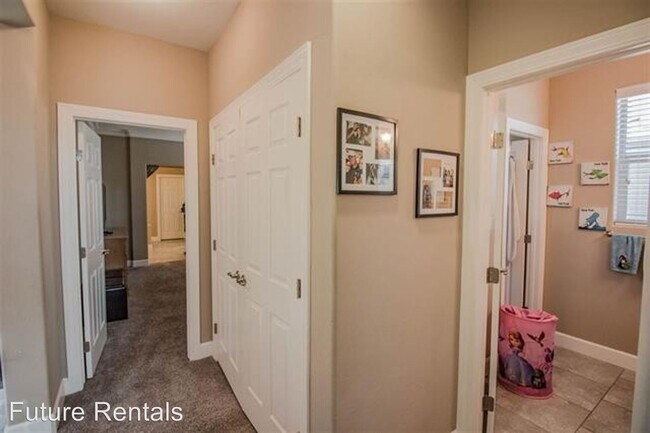 Building Photo - 3 br, 2 bath House - 847 Sky Ranch