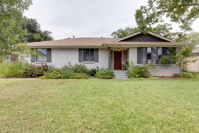 Building Photo - 8460 Sweetwater Dr