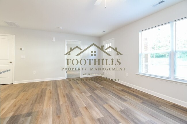 Building Photo - 4-Bedroom Gem in Williamston—Don’t Miss This!