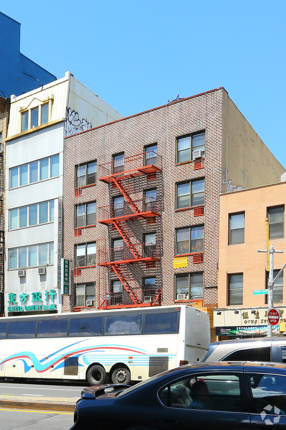 Foto principal - 11-12 Chatham Sq