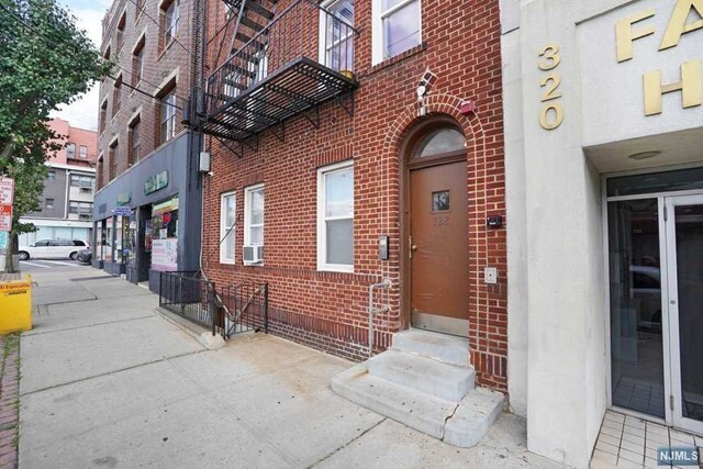 Building Photo - 322 Anderson Ave
