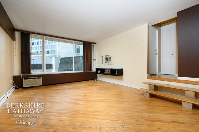 Building Photo - 21 E Chestnut St