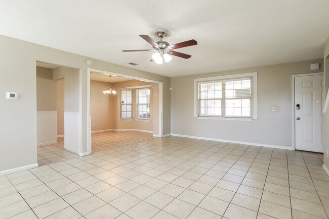 Foto del edificio - 10576 Inverness Dr
