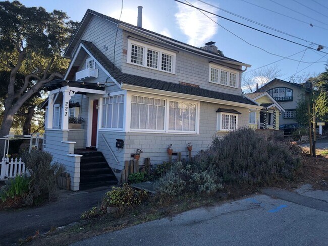 Foto del edificio - Historic 2-bedroom, 1.5 bath home in the h...