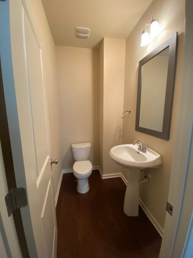 Building Photo - 5010 Breezewood Cir