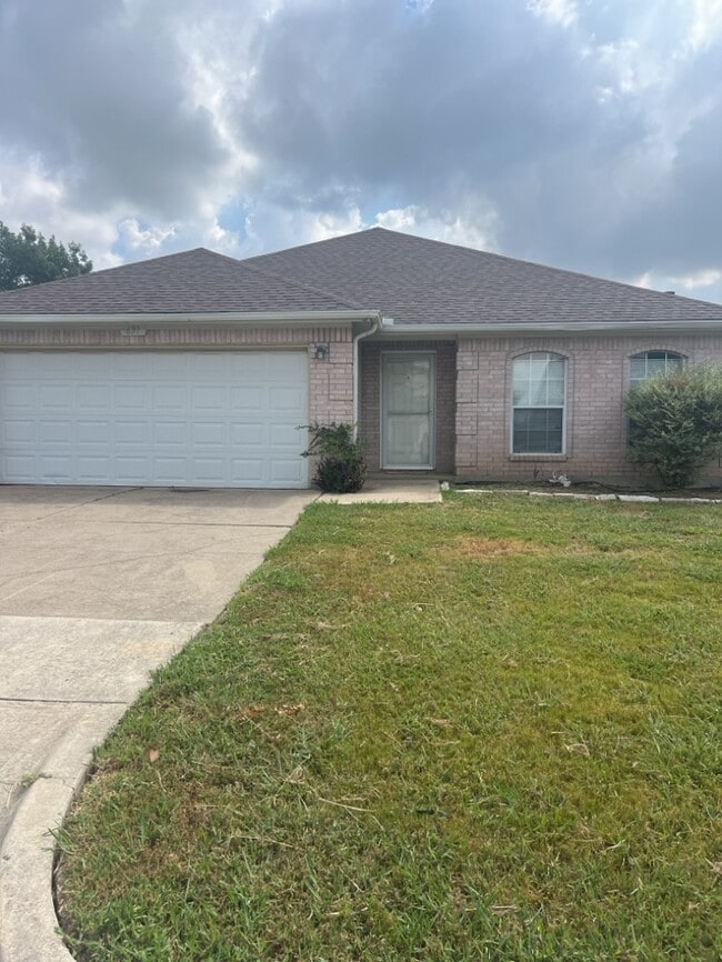 Building Photo - 631 Blueberry Hill Ln