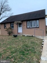 Building Photo - 4623 Belmont Ave