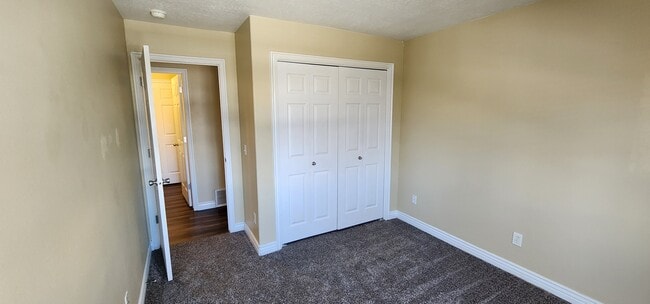 Building Photo - 117 E Calbourne Ln