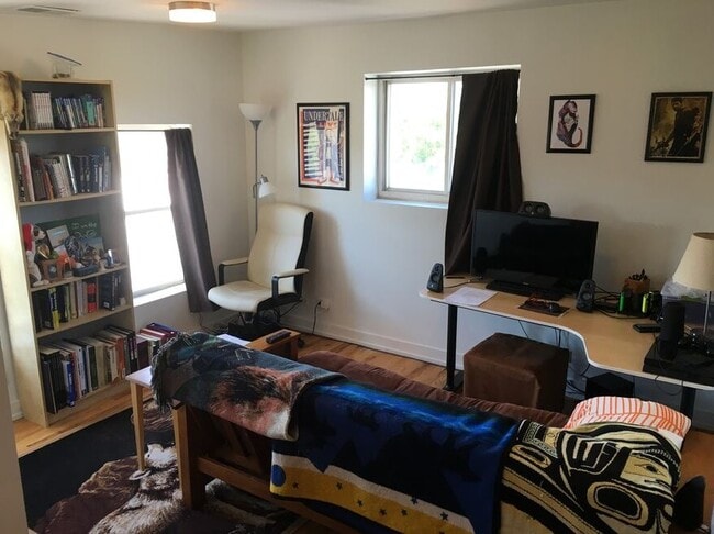 Building Photo - 1942 S May St