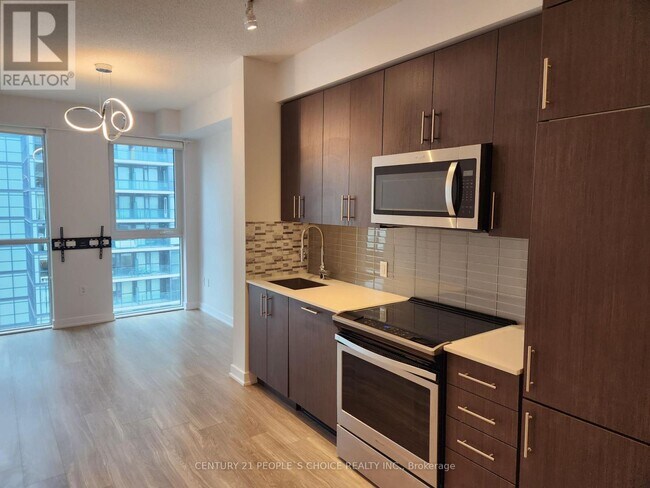 Photo du bâtiment - 4055 Parkside Village Dr