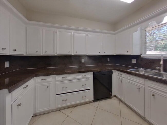 Building Photo - 8106 Shady Grove Dr