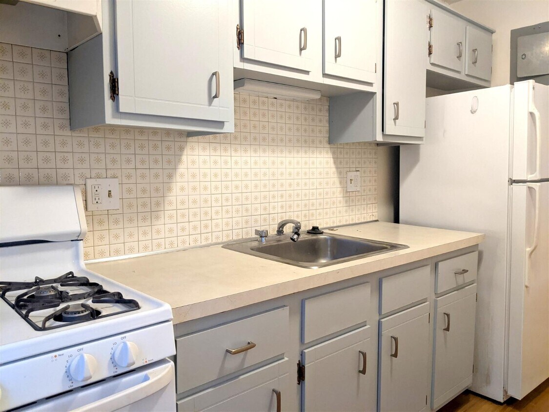 6 Cameron Ave Unit 8