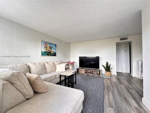 Building Photo - 1801 S Treasure Dr