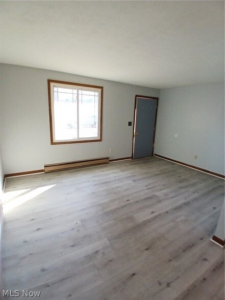 Building Photo - 31 Elm St