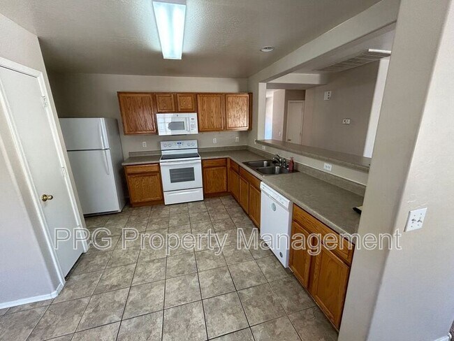 Foto del edificio - 16152 W Calavar Rd