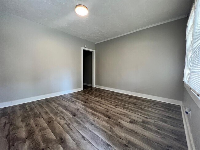 Building Photo - 8 S Euclid Ave