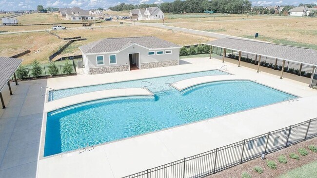 Building Photo - Beautiful 5-Bedroom Home in Brixworth Neighborhood with 2 Community Swimming Pools & Walking Trails