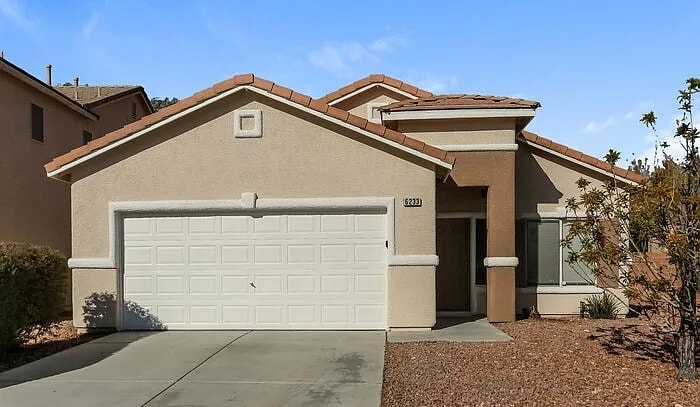Primary Photo - 6233 Highland Gardens Dr
