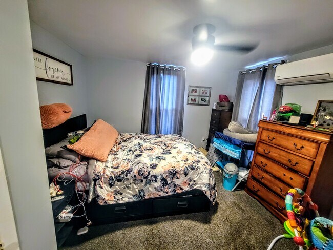 Dormitorio 1 - 43 N Highland St