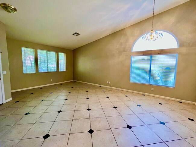 Foto del edificio - Single Story 3 Bedroom Home with bonus room!!